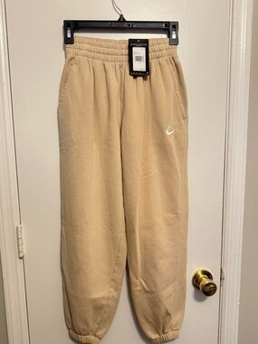 Nike Club Boys Cuffed Loose Fit Fleece Jogger Pant Size Medium